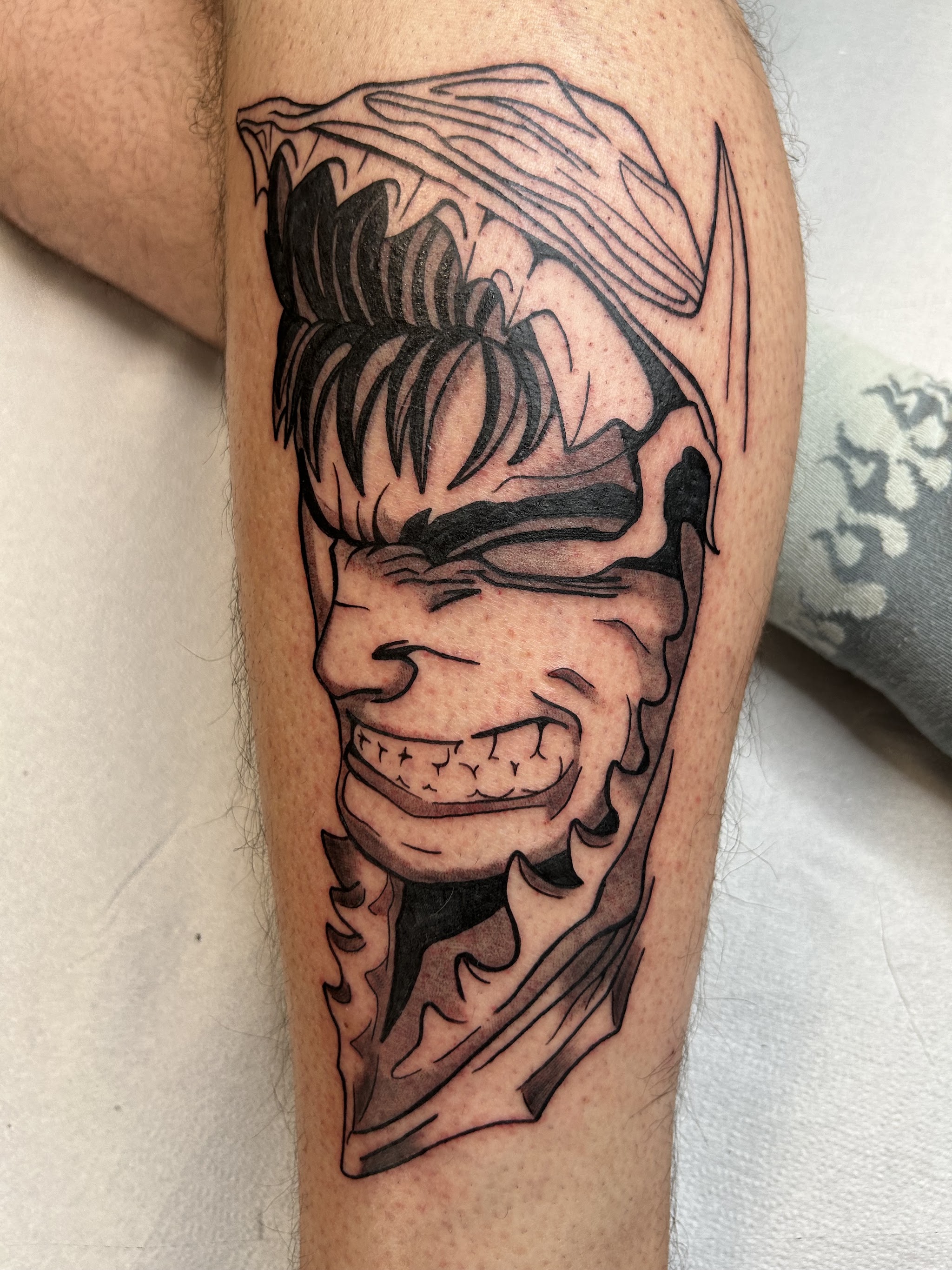 Tatuaggio linework realizzato da Linea Nera